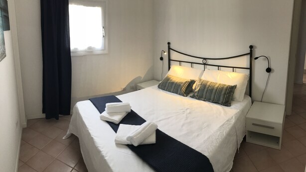 Room - Li Velieri Three-room apartment 6 pax pool garden view (Santa Teresa di Gallura)