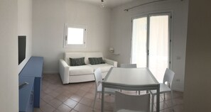 Dining - Li Velieri Three-room apartment 6 pax pool garden view (Santa Teresa di Gallura)