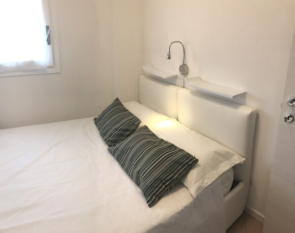2 bedrooms, in-room safe, WiFi, bed sheets