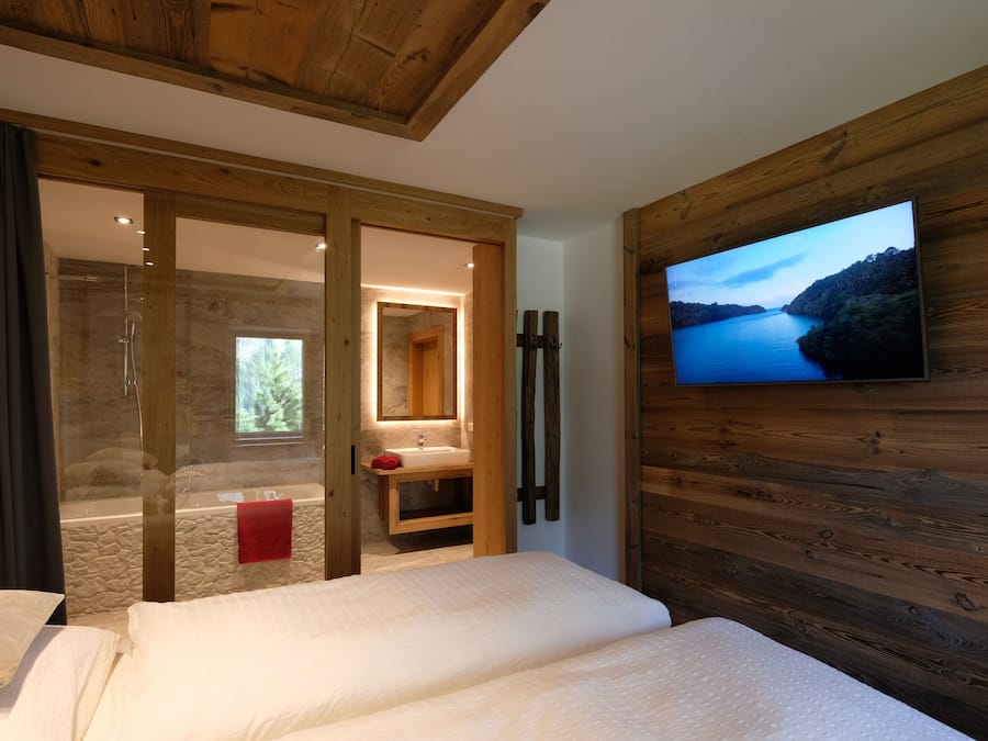 Superior Apartment (V) | Premium bedding, free WiFi