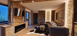 Superior Apartment (V) | Living area | 50-inch LED TV with satellite channels, TV, Netflix - Hieserhof - Superior Alpine Apartments (Heiligenblut)