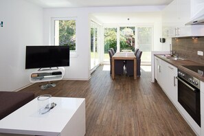 Kühlschrank, Mikrowelle, Ofen, Geschirrspüler