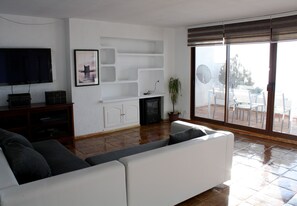 TV - Duplex apartment on the first line  (Altea)