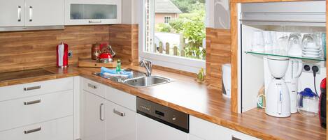 冰箱、微波炉、烤箱、洗碗机