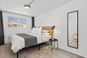 1 bedroom, iron/ironing board, WiFi, bed sheets - Large Suite with fast Wi-Fi, Generator, Cistern (San Juan)