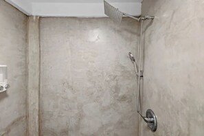 Shower, hair dryer, towels, soap - Large Suite with fast Wi-Fi, Generator, Cistern (San Juan)
