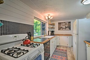 Réfrigérateur, micro-ondes, plaque de cuisson, lave-vaisselle