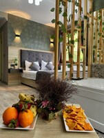 Premium bedding, minibar, laptop workspace, blackout drapes