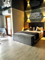 2 ห้องนอน, เครื่องนอนระดับพรีเมียม, มินิบาร์, พื้นที่ทำงานแบบใช้แล็ปท็อป