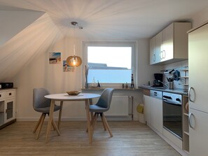 Fridge, oven, dishwasher, coffee/tea maker