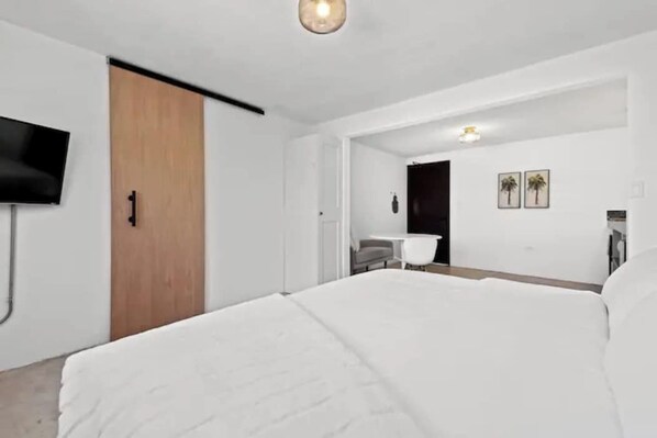 1 bedroom, desk, iron/ironing board, WiFi