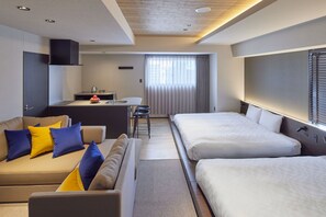 Rum - flera sängar (Four Bed) | Sängtillbehör av högsta kvalitet och värdeförvaringsskåp på rummet