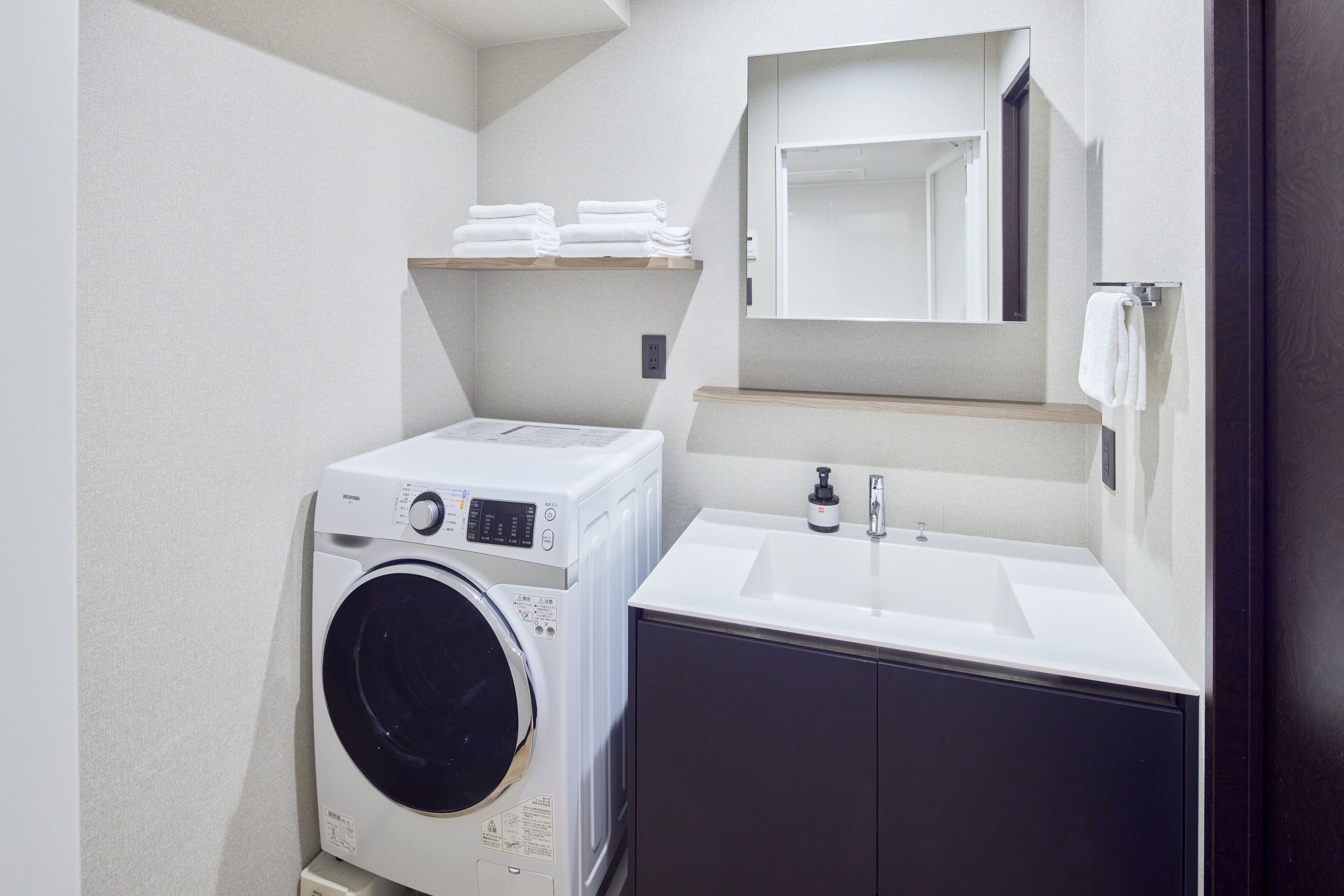 queen twin | bathroom | combined shower/bathtub, free toiletries, hair dryer, slippers