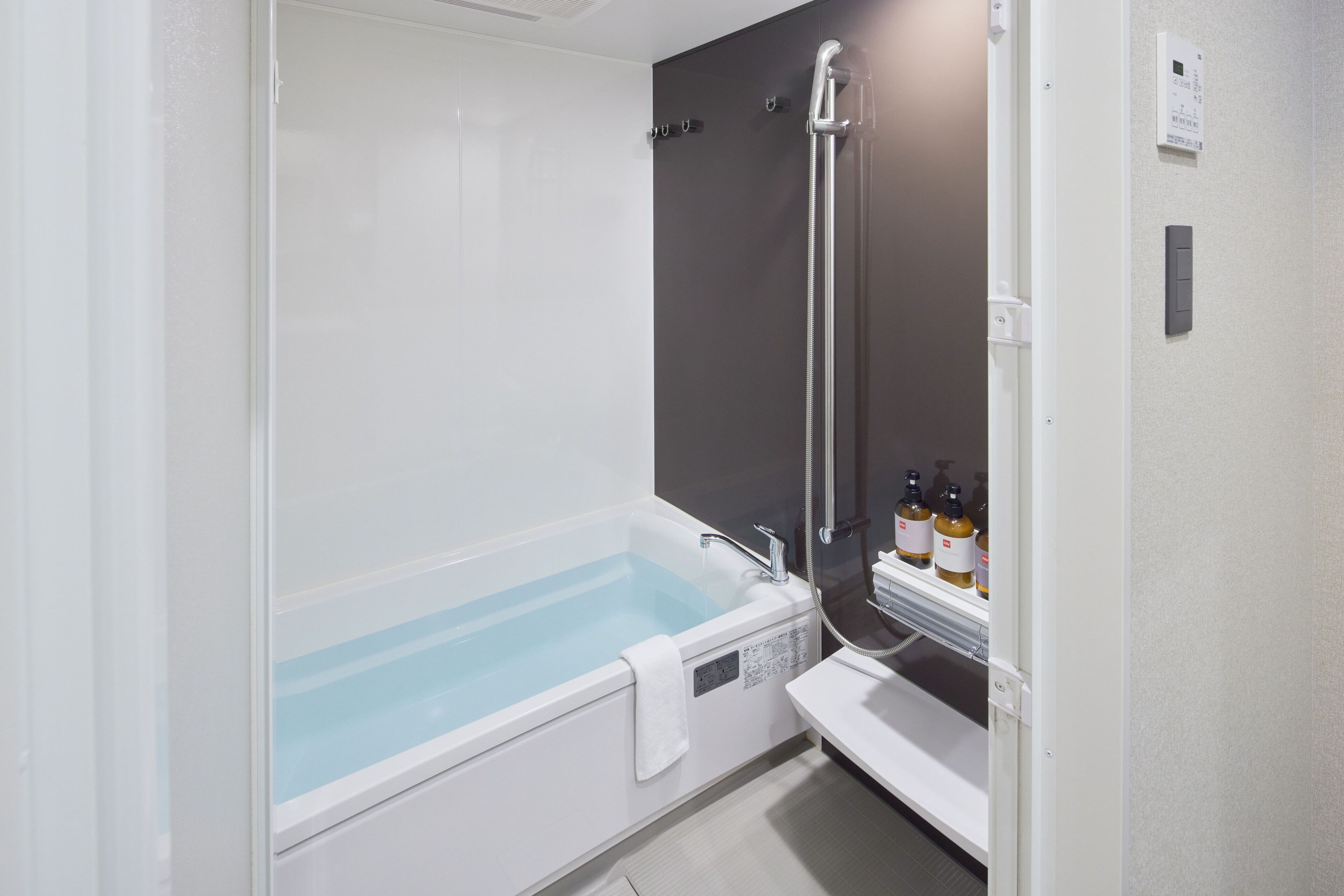 queen twin | bathroom | combined shower/bathtub, free toiletries, hair dryer, slippers