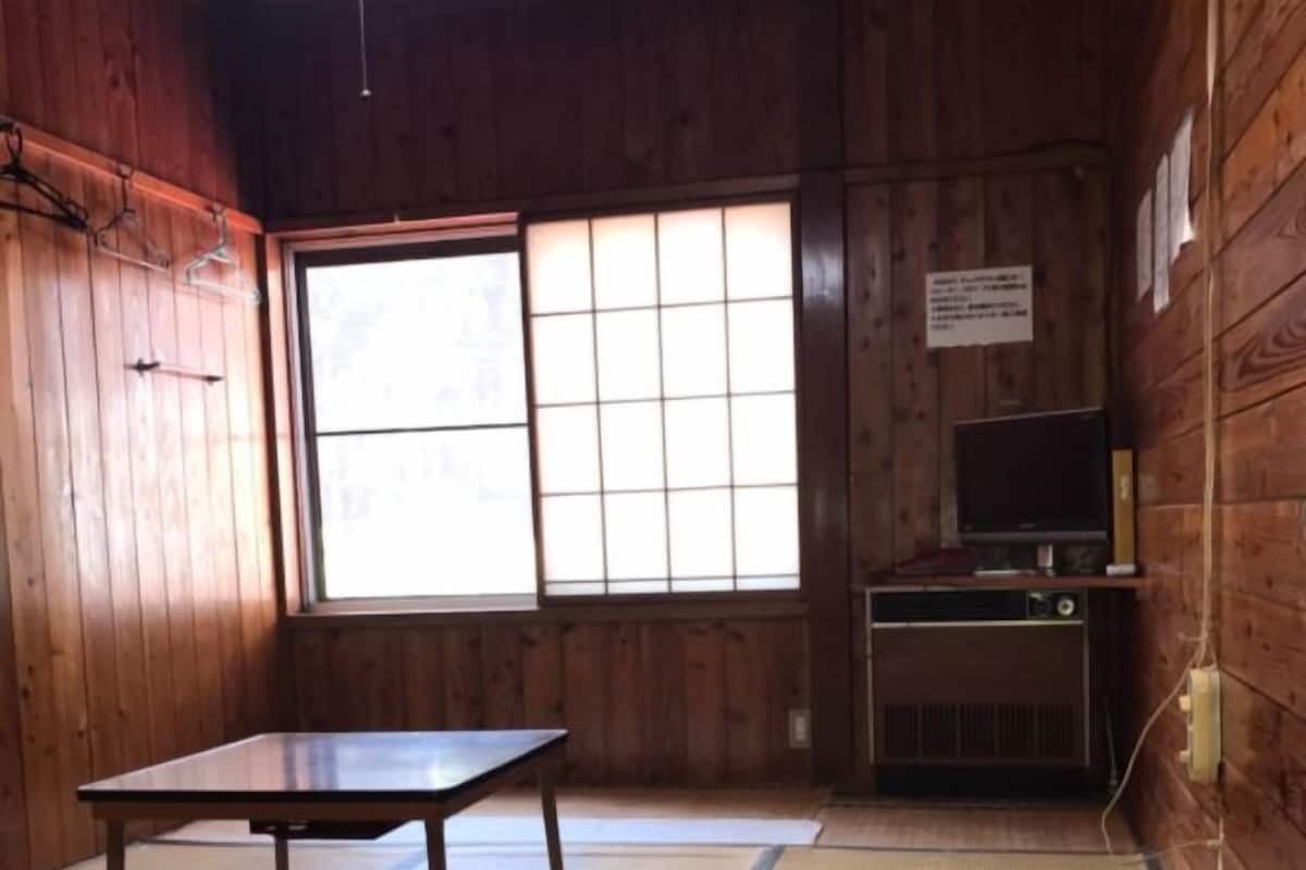 Traditional Room (Japanese style, for 1-4 people)