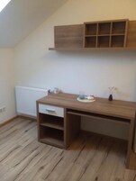 Escrivaninha, Wi-Fi de cortesia, roupa de cama