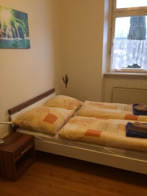 Desk, free WiFi, bed sheets - Pension Lefebvre (Weil am Rhein)