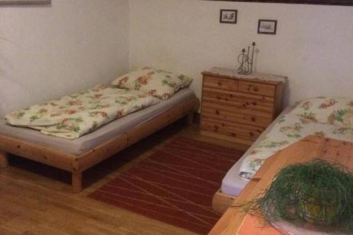 Twin Room, Private Bathroom | Desk, free WiFi, bed sheets