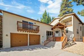 Exterior - Wolf Creek Luxury Estate: Luxury Mansion! Exclusive Location! Walk to Skiing/Snowboarding! Hot Tub! Movie Room! Game Table Galore! EV Charger! (Big Bear Lake)