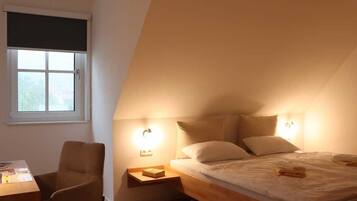 3 bedrooms, desk, travel crib, WiFi