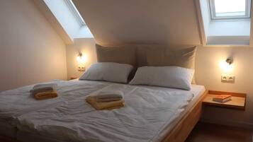 3 bedrooms, desk, travel crib, WiFi