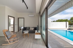 Outdoor pool - Armonia Suites in Gennadi - Eleni (Gennadi)