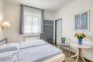1 bedroom, desk, WiFi, bed sheets