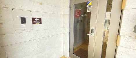 施設の正面