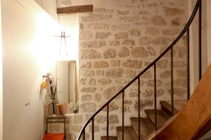 Staircase - Bonne Nuit Paris (Paris)