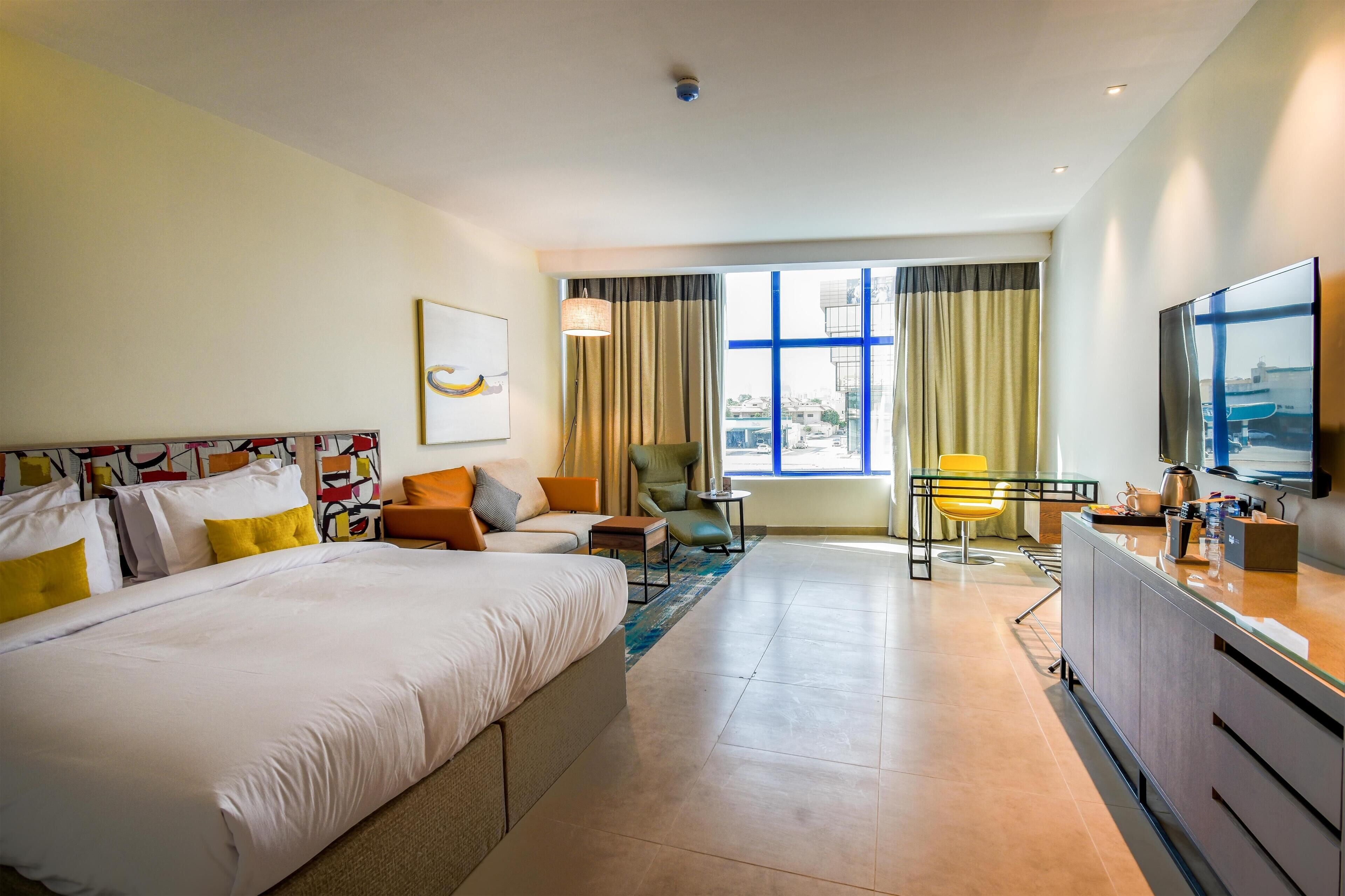 Minibar, free WiFi, bed sheets