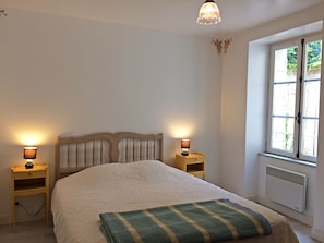 Family Apartment | Individually decorated, individually furnished, bed sheets - La Ferme de la Fosse Dionne (Tonnerre)