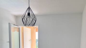 1 chambre, fer et planche Ă repasser, Wi-Fi gratuit, draps fournis