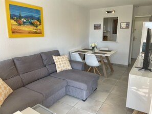 Smart TV - Apartment newly renovated ACond-WIFI-pool-sea view-150m to beaches- Saint Aygulf (Saint Aygulf)