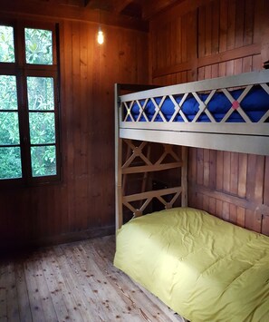 3 bedrooms, bed sheets