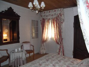 Deluxe-Doppel- oder -Zweibettzimmer | Hochwertige Bettwaren, Select-Comfort-Betten, individuell dekoriert