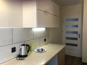 Apartamento conforto | Cozinha privada | Geladeira, fogão, cooktop, chaleira elétrica