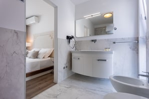 Superior Apartment | Bathroom | Shower, rainfall showerhead, designer toiletries, hair dryer - Hotel & Resort Isola (Baska)