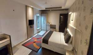 Signature Room | Minibar, in-room safe, iron/ironing board, free WiFi - Broadway Inn (Jaipur)