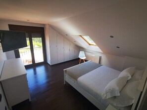 4 slaapkamers, een strijkplank/strijkijzer, wifi, beddengoed