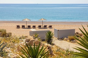 Plage à proximité, chaises longues
