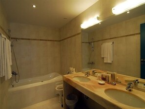 Bathtub, towels, shampoo