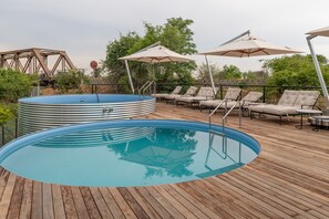 3 Außenpools, geöffnet von 07:00 Uhr bis 18:00 Uhr, Liegestühle