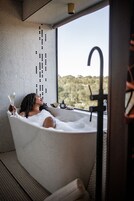 Luxury Carriage Suite | Bathroom | Separate tub and shower, deep soaking tub, free toiletries, hair dryer