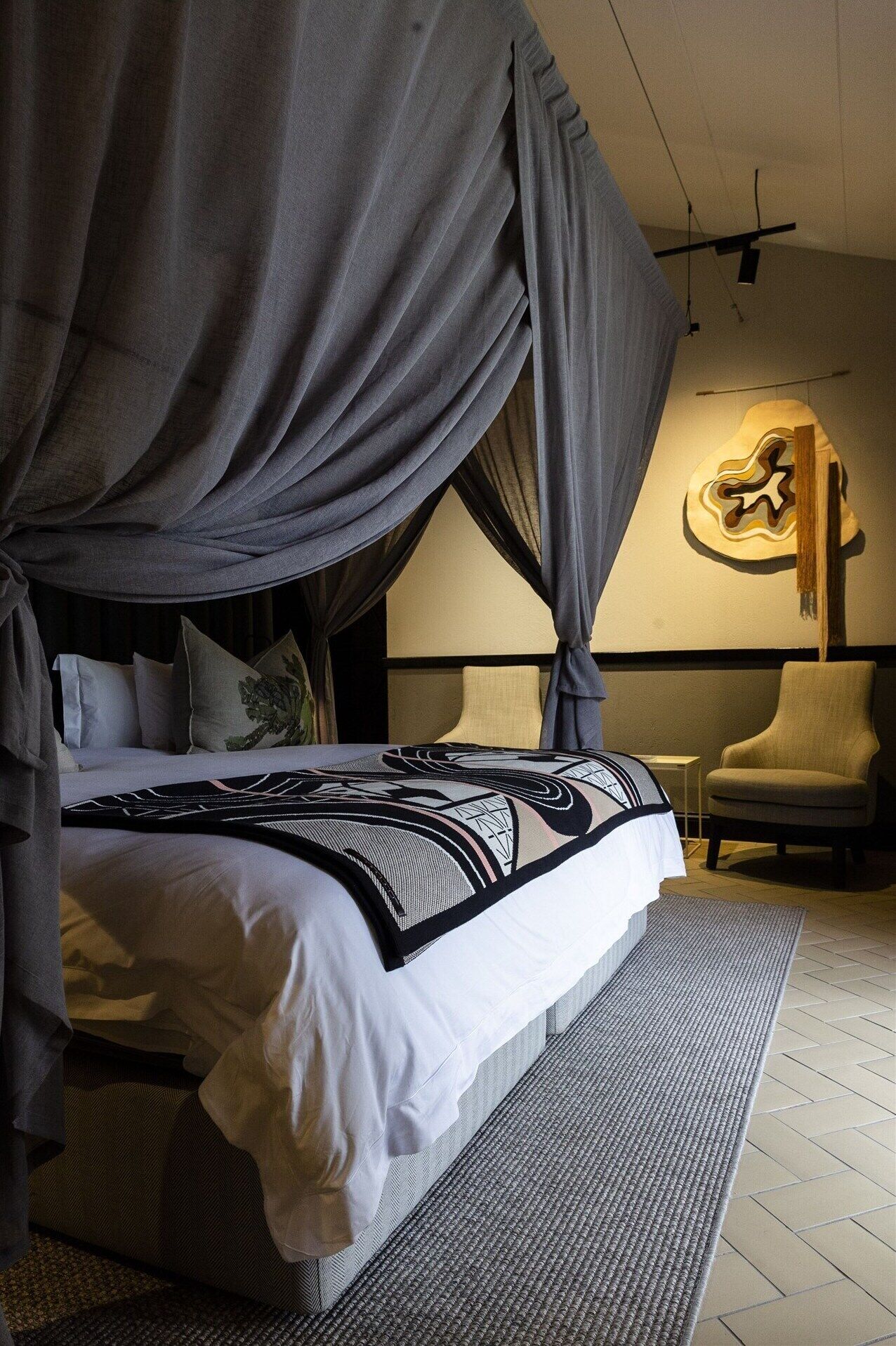 Ropa de cama de alta calidad y minibar 