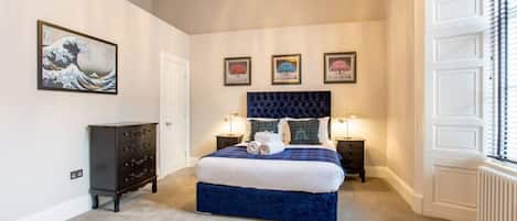 1 dormitorio, tabla de planchar con plancha, wifi y ropa de cama