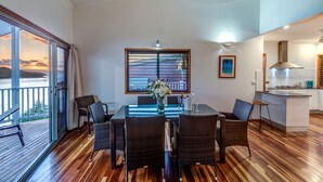 Unclassified image, 3 of 17, button - Casuarina Cove 12 (Whitsundays)