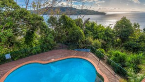Unclassified image, 5 of 17, button - Casuarina Cove 12 (Whitsundays)