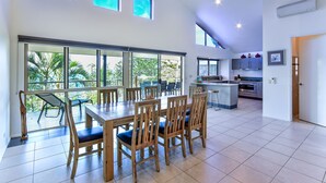 Dining - Cooinda Gardens 4 (Whitsundays)