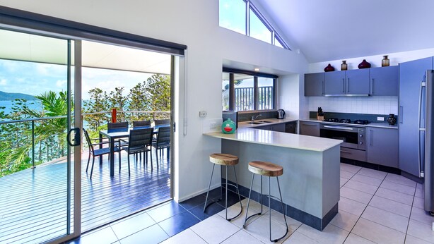 Shared kitchen - Cooinda Gardens 4 (Whitsundays)
