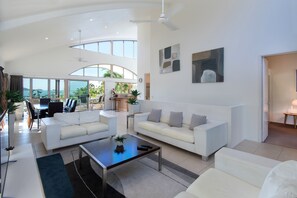อพาร์ทเมนท์, 4 ห้องนอน, ปลอดบุหรี่, ห้องครัว | บริเวณนั่งเล่น | ทีวี, เครื่องเล่นดีวีดี